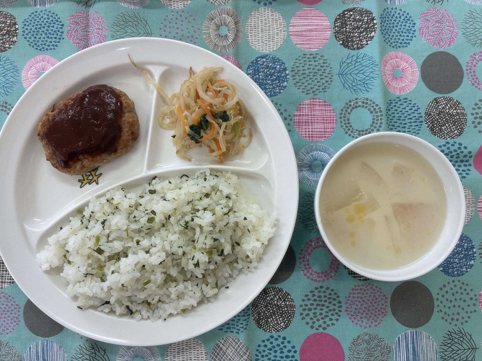 🍚かみかみメニューの日🍚  ごぼう入りハンバーグ デミグラスソース