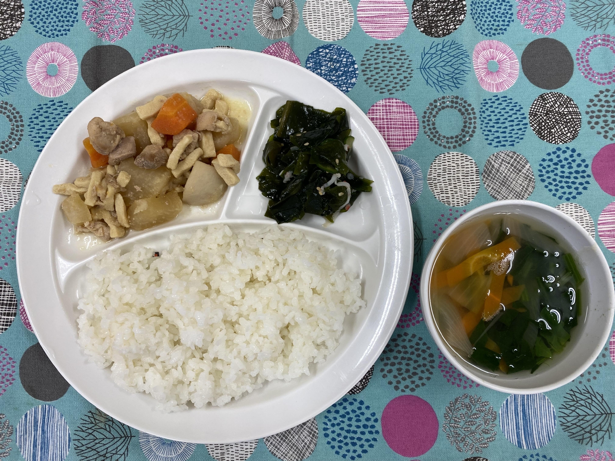 3/26(火)  鶏肉と高野豆腐の煮物