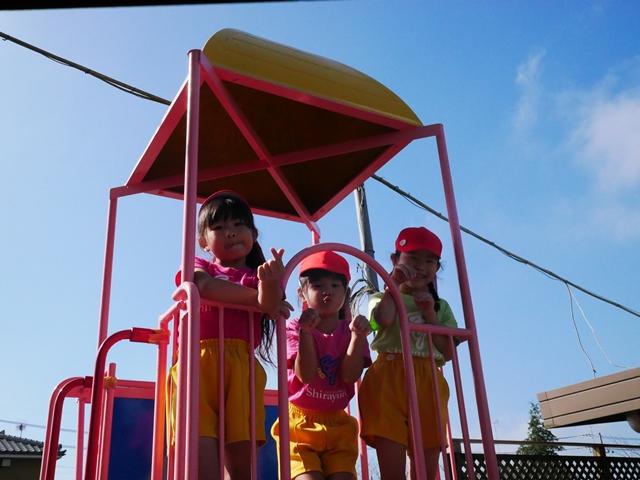 10/11(月) 園庭の遊具の塗装が綺麗になりました☆