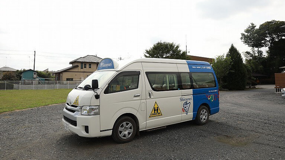 幼稚園バスが出ます